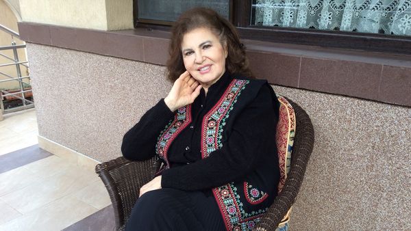 Irina Loghin s-a afișat într-un mod diferit față de cum o știu fanii săi. A lăsat la o parte inhibițiile și s-a fotografiat în costum de baie colorat 