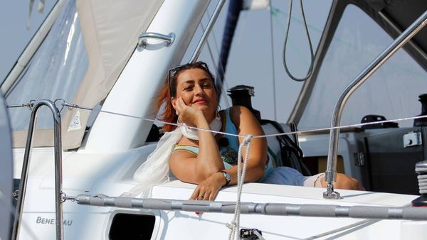 "Am avut o sărăcie cruntă. Am suferit, m-am retras până la urmă". Rona Hartner era o adevărată apariție, dar sufletul ei purta cicatrici adânci. Ce durerea ascundea în spatele zâmbetului ei luminos