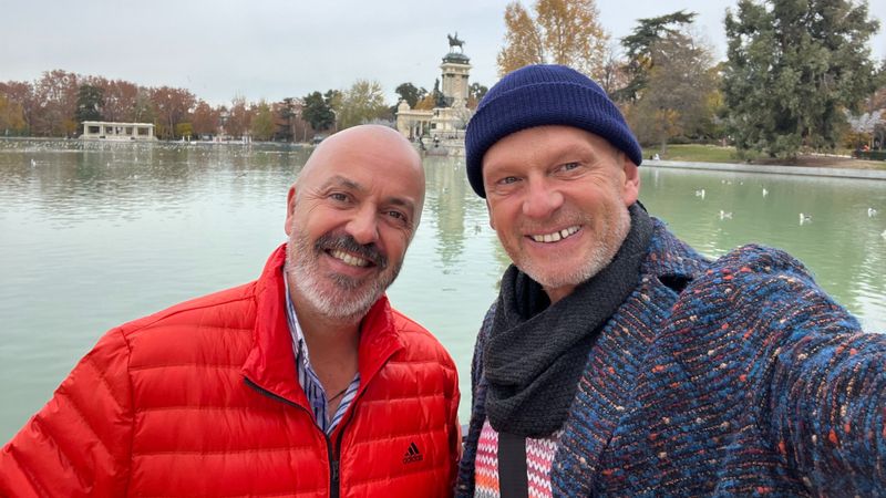 "Ne-am g&acirc;ndit foarte serios. Nu vreau să ofensez pe nimeni". Leonard Miron și Miguel, partenerul său de viață, intenționau să adopte un copil, iar o prietenă apropiată s-a oferit să fie mamă surogat