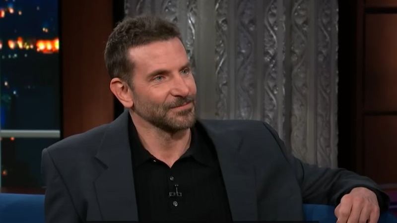 VIDEO: Surpriză uriașă pentru clienții unui fast food din New York. Au fost serviţi de celebrul Bradley Cooper