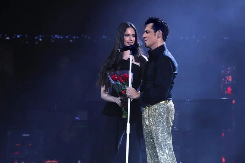 Violeta pe scenă alături de Ștefan Bănică Jr.