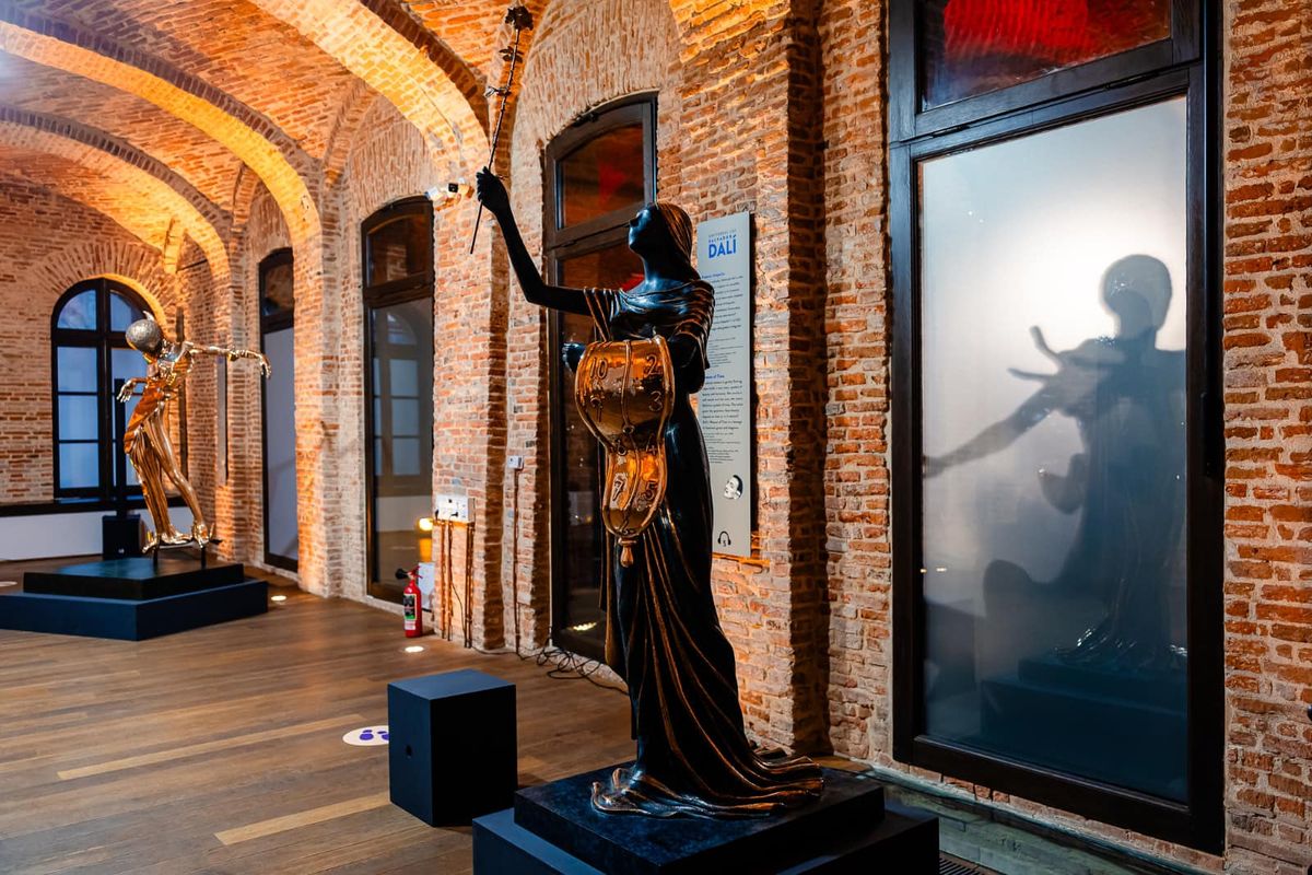 Cât costă un bilet la expoziția Salvador Dali din București?