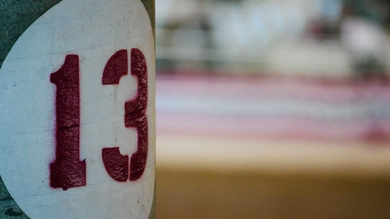 De ce se spune că numărul 13 aduce ghinion: Superstiții rom&acirc;nești