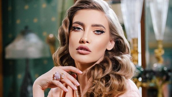 "Am trăit un adevărat coșmar. Mă umflam toată, mai ales la față, de ziceai că exagerez cu injecțiile pentru înfrumusețare". Afecțiunea care a chinuit-o ani de zile pe Iulia Albu