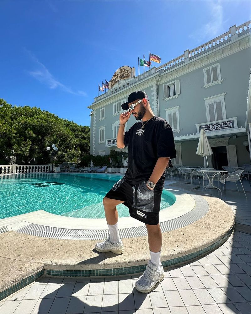 Ce averi au, de fapt, protagoniștii reality show-ului de succes de pe Netflix, 