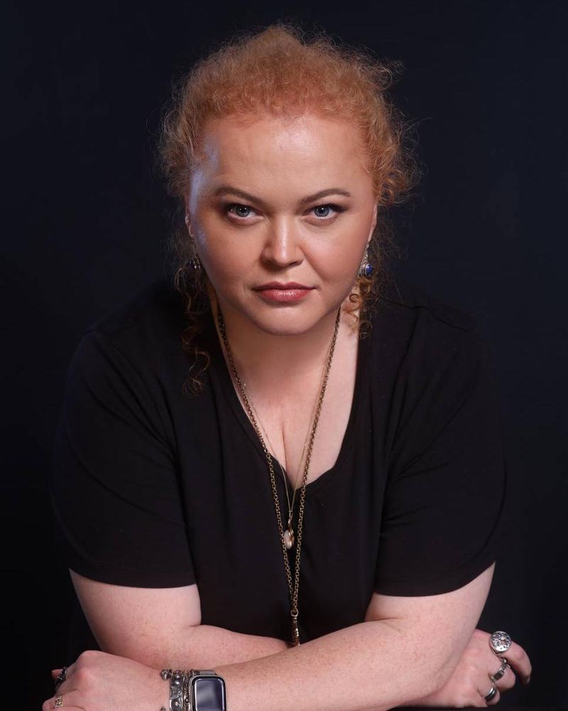 Cu ce se ocupă fiica Narcisei Suciu? 