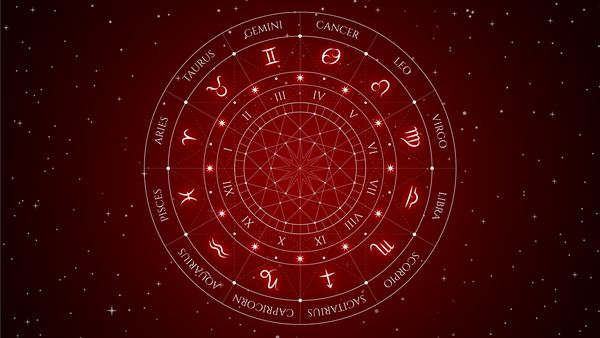Horoscop zilnic, 18 decembrie 2023: Capricornii trec prin momente dificile. Vărsătorii vor fi trădați de partener