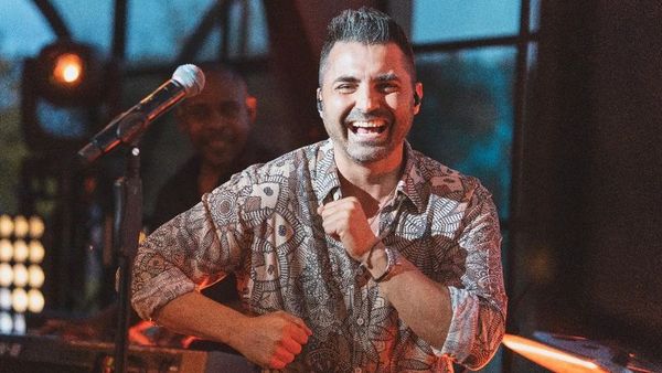 „Anul ăsta o să-l prind pe Moș Crăciun. Anul trecut eram prea mic” Pepe, un tătic fericit! Cum l-a surprins artistul pe fiul său de un an