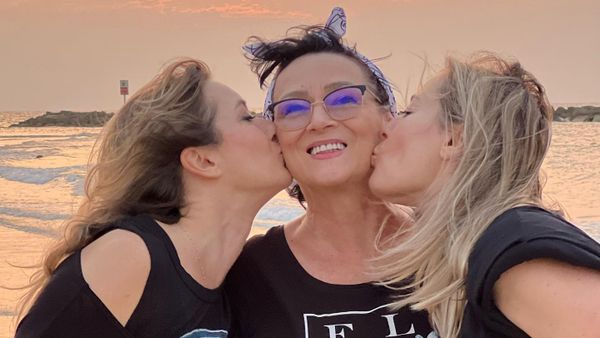 "Mămica noastră dragă și bună a plecat la Domnul! Ești în inima noastră". Laura Cosoi, îngenuncheată de durere! Cuvintele sfâșietoare transmise de actriță