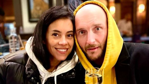 Livia și Spike sunt nedezlipiţi! Cei doi &icirc;ndrăgostiți au fost surprinși, din nou, &icirc;n ipostaze tandre. Imaginile care &icirc;l vor scoate din sărite pe Bordea