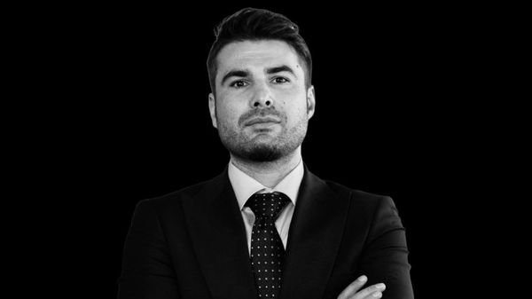 "Iubirea ta o voi purta &icirc;n mine p&acirc;nă la sf&acirc;rșitul zilelor. Drum lin către &icirc;ngeri". Doliu &icirc;n familia lui Adrian Mutu. Mama &bdquo;Briliantului&rdquo; a murit