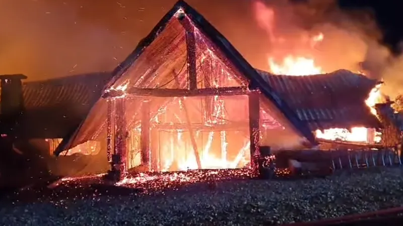 A fost găsită a şaptea victimă, un copil, &icirc;n urma incediului de la cabana Ferma Dacilor din Prahova