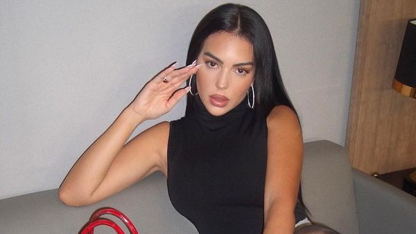 Cristiano Ronaldo și Georgina Rodriguez au ajuns ținta ironiilor din mediul online datorită bradului de Crăciun din 2023