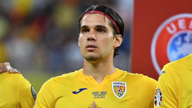 &bdquo;Aici joacă foarte bine! Fotbal nu așa de bine!&rdquo; Ianis Hagi, ținta ironiilor pe internet, după ce a fost filmat &icirc;n timp ce dansa la nunta lui 