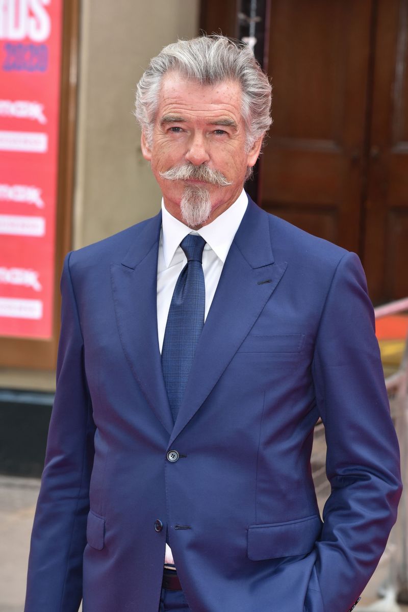 Pierce Brosnan, sanctionat