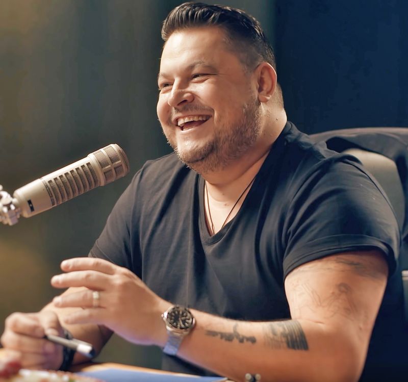  Mihai Bobonete a fost răpus de băutură, iar prietenii l-au cărat pe brațe la mașină