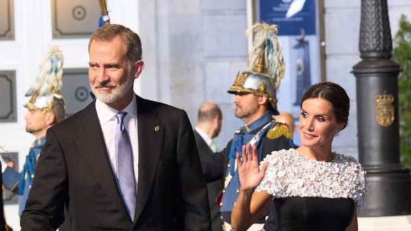 Familia regală spaniolă, &icirc;nconjurată de scandaluri și controverse. Regina Letizia este acuzată că și-a &icirc;nșelat soțul