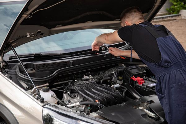 Evaluarea daunelor auto: cum funcționează un centru de constatări?