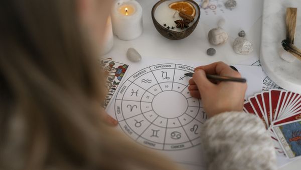 Horoscop zilnic, 11 ianuarie 2024: Problemele nu le dau pace Vărsătorilor. Gemenii trec printr-o perioadă plină de schimbări