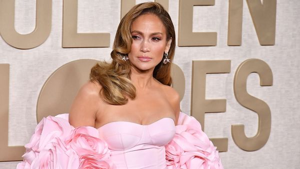 "A fost atât de jenant și de ciudat, dacă aș fi fost J Lo aș fi plecat". Moment stânjenitor pentru Jennifer Lopez. Ce a pățit artista pe covorul roșu de la gala de decernare a premiilor Globul de Aur