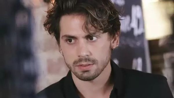 "Niciodată nu i-am mințit și n-am ascuns nimic de ei. M-au făcut să înțeleg că toți cei din familie au ajuns acolo prin forțe proprii". Taro Emir Tekin, despre relația cu părinții săi, Şevval Sam și Metin Tekin