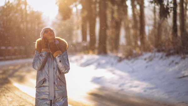 Rom&acirc;nia scapă de ger și vremea &icirc;ncepe să se &icirc;ncălzească! Prognoza meteo pentru următoarea perioadă