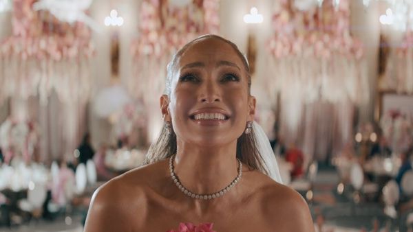 Jennifer Lopez a lansat "Can't Get Enough", prima piesă extrasă de pe viitorul album al artistei, "This Is Me...Now"