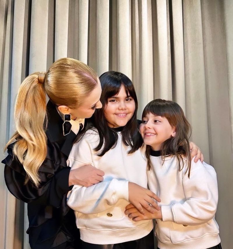  fiica lor cea mare Carolina a împlinit 10 ani