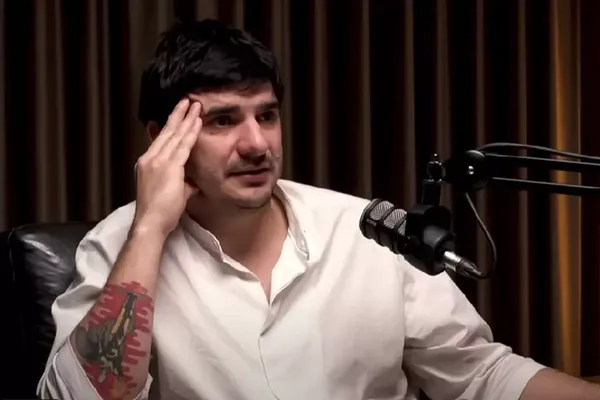 "Așa și? Unde e problema că este fiica unor persoane publice? Meritul este al ei. Oamenii care aruncă cu vorbe ur&acirc;te &icirc;n acest copil, au &icirc;nvățat pe dinafară vreodată 3 fraze &icirc;n viața lor?". Alex Bogdan, reacție dură pentru haterii care au criticat-o pe Eva