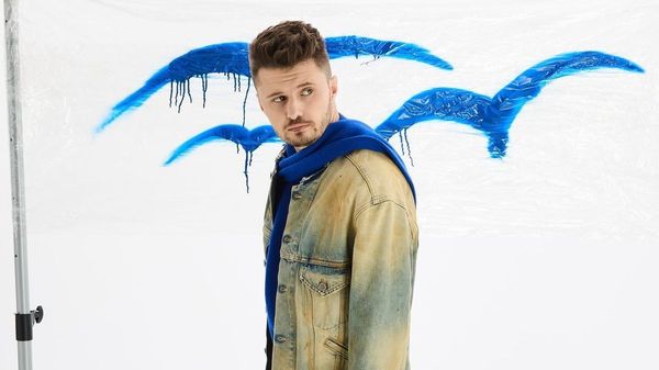 "Vorbește despre legătura profundă dintre doi oameni, despre momentele grele trecute &icirc;mpreună". Florian Rus a lansat piesa "Unul fără altul"