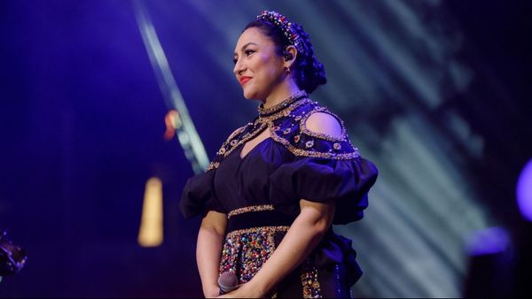 Andra, îndurerată de atitudinea celor care au adresat mesaje răutăcioase fiicei sale. Artista nu și-a mai putut stăpâni lacrimile: "Este dovada că a învățat de la noi un lucru important: seriozitatea cu care trebuie să te implici în ceea ce îți propui."