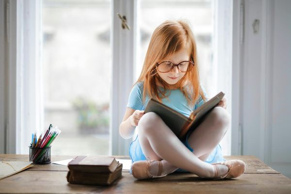 Cum &icirc;i ajutăm pe copii să &icirc;nvețe o limbă străină. 5 idei distractive
