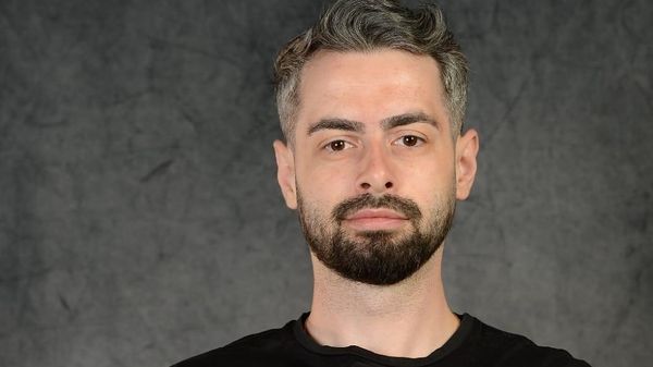 Spike și-a luat &bdquo;decisiva&rdquo; și de la Radu Bucălae. Actorul nu a stat prea mult pe g&acirc;nduri și l-a bombardat cu multe cuvinte la care nu s-ar fi așteptat: "Asta l-a propulsat, de aici a bubuit! Ne-am schimonosit pe față, moca, să-ți aducem milioane"