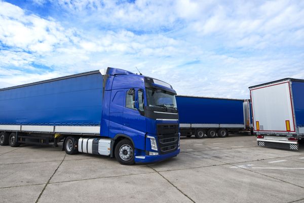 Se modifică modul de calcul al RCA: Prețul va fi redus pentru o categorie de autovehicule