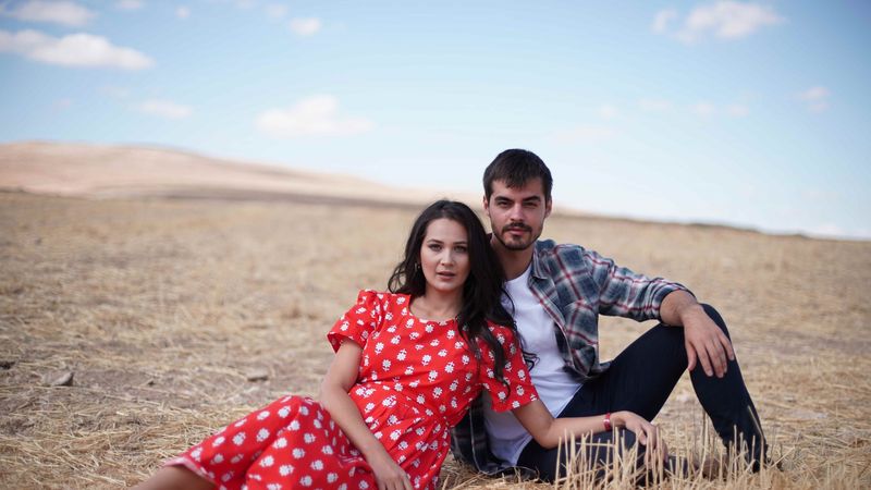 Berk Atan, actorul din serialul &ldquo;Poveste din Anatolia&rdquo;, vrăjit de frumusețea locurilor &icirc;n care a filmat: &ldquo;Peisajele unice ale Anatoliei au adus mult realism și frumusețe fiecărei scene&rdquo;