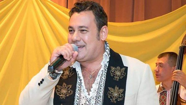 "Mi-am văzut visul cu ochii pentru că mi-am dorit dintotdeauna să renovez această casă ca să o pot transmite urmașilor mei". Ionuț Dolănescu este în culmea fericirii. Artistul s-a mutat în casa din Caimatei