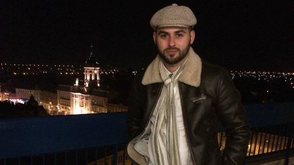 "Nu am avut liniște. Nu am vrut să vorbesc despre asta până acum". Alex Mica, înșelat și pus la pământ de persoanele pe care le iubea cel mai mult. Transfigurat de durere, artistul care a făcut furori cu piesa ”Dalinda” a izbucnit în lacrimi