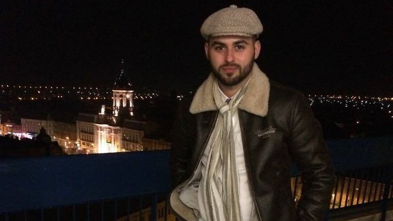 "Nu am avut liniște. Nu am vrut să vorbesc despre asta p&acirc;nă acum". Alex Mica, &icirc;nșelat și pus la păm&acirc;nt de persoanele pe care le iubea cel mai mult. Transfigurat de durere, artistul care a făcut furori cu piesa &rdquo;Dalinda&rdquo; a izbucnit &icirc;n lacrimi