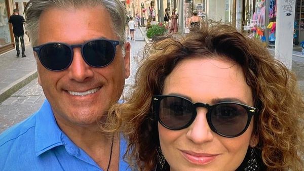 Mircea Radu, dezvăluiri din căsnicia cu soția lui: „Unul din secretele unei relații este să ai dinții buni”. Cum l-a cucerit Raluca pe celebrul prezentator?