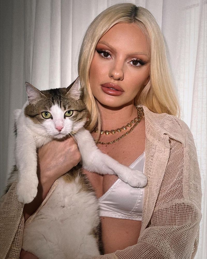 Pentru Alexandra Stan, succesul a venit la pachet cu depresia