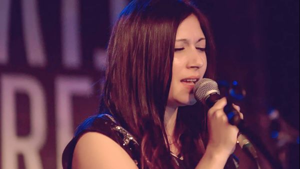 Cine este Carmen Lela, artista care s-a stins din viață la 38 de ani de o boală teribilă. Povestea ei de viață este una sfâșietoare