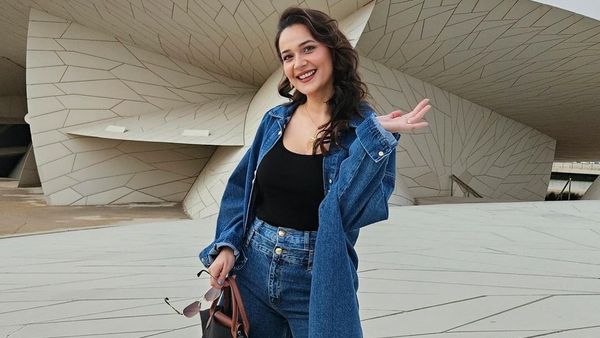 Gülsim Ali, protagonista serialului „Poveste din Anatolia”, apreciată pentru simplitatea și naturalețea de care dă dovadă zilnic. Imaginile cu care i-a cucerit pe fani