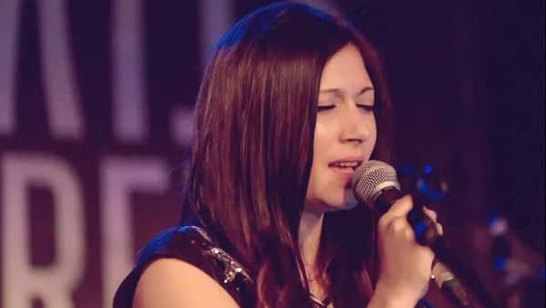 "Au sunat la Ambulanță, ăia ziceau`Dar voi doar pentru niște vărsături sunați, nu vă e rușine?`". Detalii revoltătoare despre moartea artistei Carmen Lela. Cauza decesului