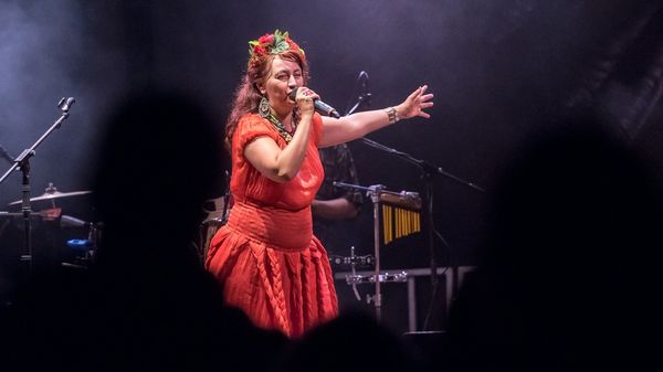 Două luni de la moartea Ronei Hartner. Familia artistei este copleșită de suferință: "Mama &icirc;ncă nu e capabilă să-i asculte muzica, nici să vadă toate videourile și clipurile pe care le avea și c&acirc;nd &icirc;i trimit poze e foarte amăr&acirc;tă"