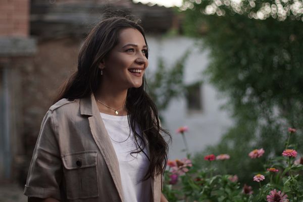 C&acirc;nd viața bate filmul! Actrița principală din &ldquo;Poveste din Anatolia&rdquo;, despre perioada &icirc;n care studia actoria
