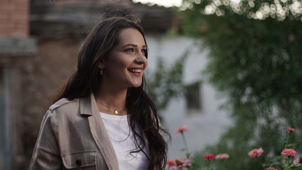 Când viața bate filmul! Actrița principală din “Poveste din Anatolia”, despre perioada în care studia actoria