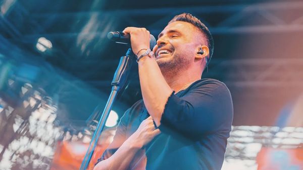 "Ești cel mai sincer suflet și unica persoană care ne iubește pe toți necondiționat". Pepe, imagine inedită cu femeia care i-a dat viață. Mama artistului a împlinit 73 de ani