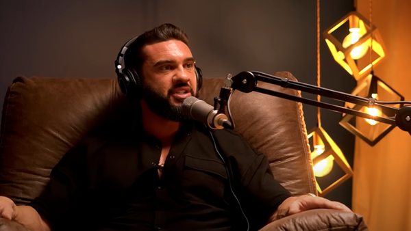 "Am greșit fix ca un prost, fix ca un fraier dar uneori cu prea mult bine nu ne este bine. Cred că aveam nevoie de această palmă peste ceafă". Dorian Popa a spus-o direct, fără să se ascundă. Artistul regretă amarnic greșeala făcută