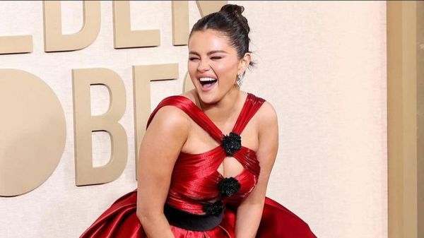 Cum arată &icirc;n realitate Selena Gomez. Artista a făcut publică o poză &icirc;n care &icirc;și arată corpul: "C&acirc;teodată uit c&acirc;t de bine e să fiu &icirc;n pielea mea"