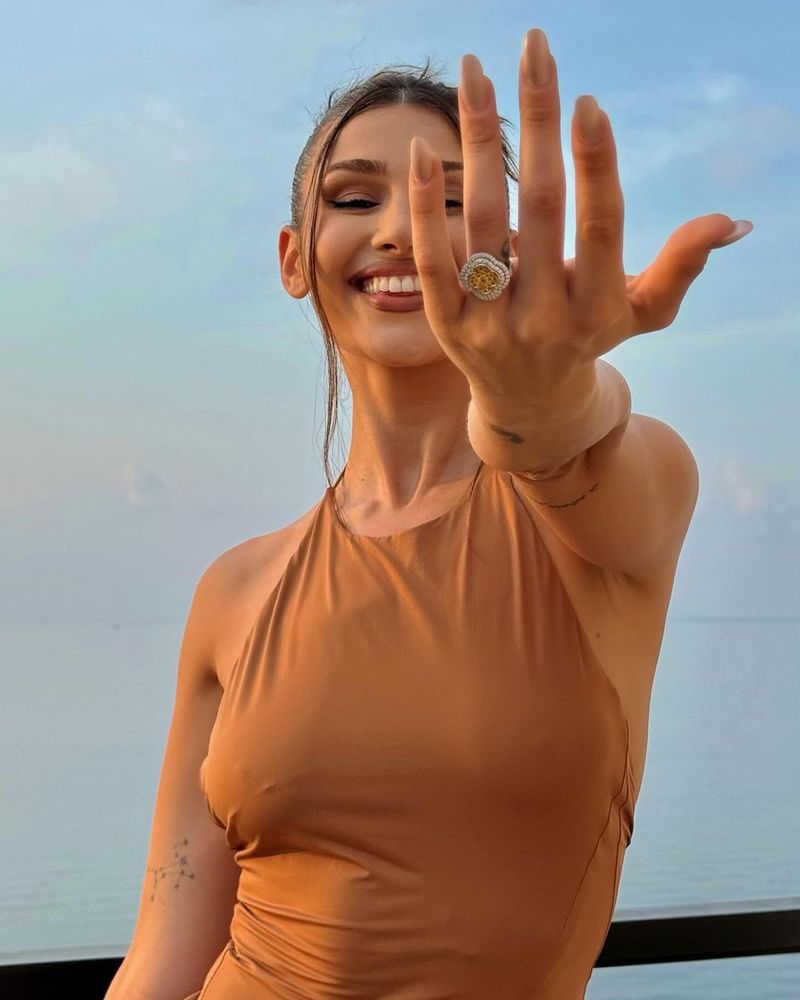 Alina Eremia a fost cerută în căsătorie după 8 ani de relație